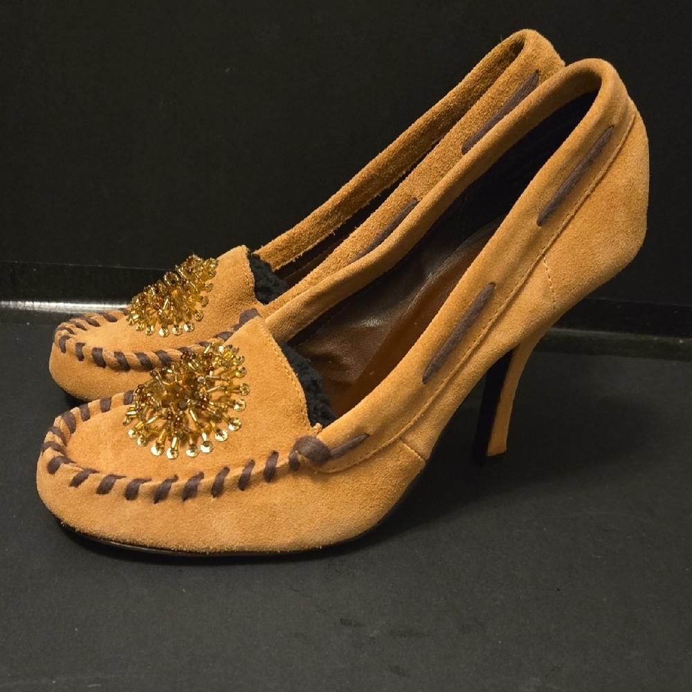 Chinese Laundry Tan Heels with Gold Accents - Picture 2 of 8